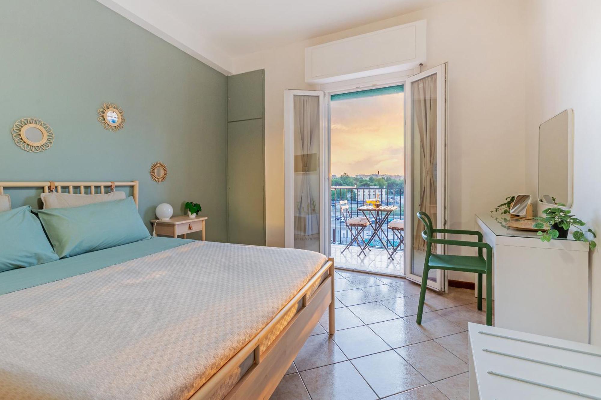 Stylish & Cozy - 5 Star Location- Balcony - View *