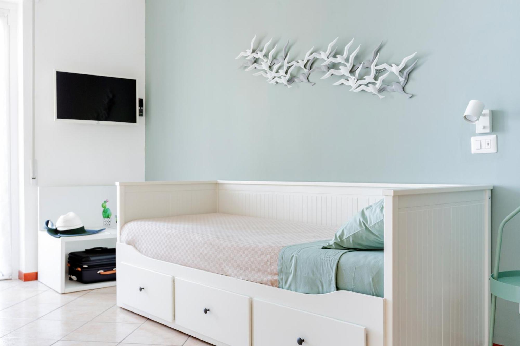 Stylish & Cozy - 5 Star Location- Balcony - View Roma