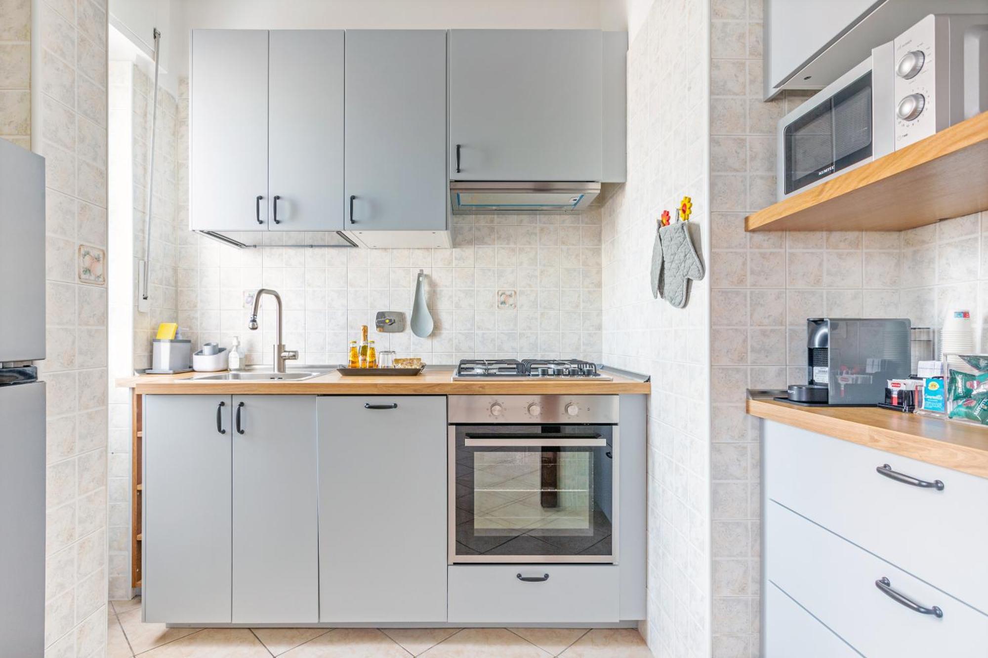Stylish & Cozy - 5 Star Location- Balcony - View Roma