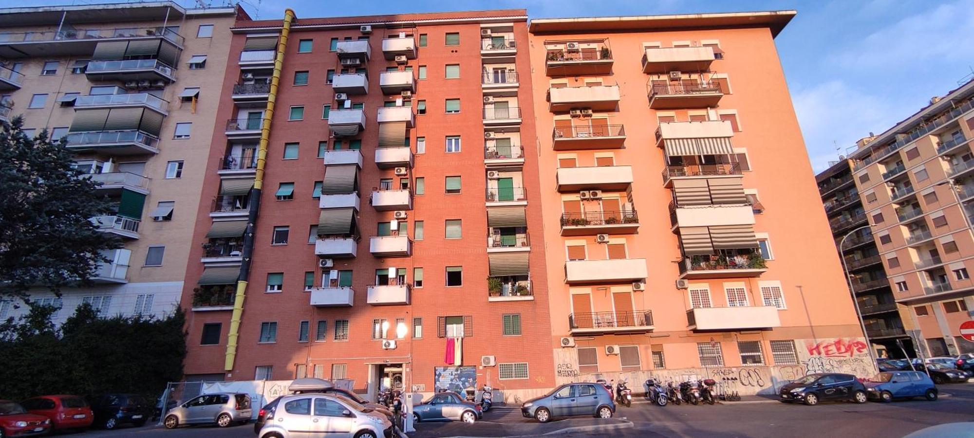 Stylish & Cozy - 5 Star Location- Balcony - View Roma